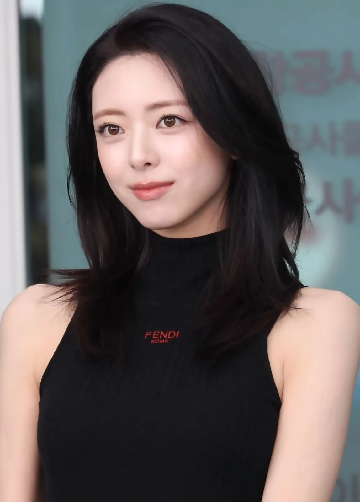 Yuna (singer, born 2003)